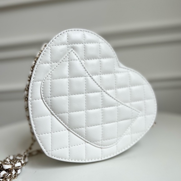 CHANEL CC IN LOVE - Picture 4 of 5